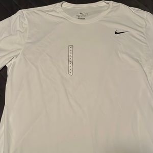 Whit the Nike The Nike tee new